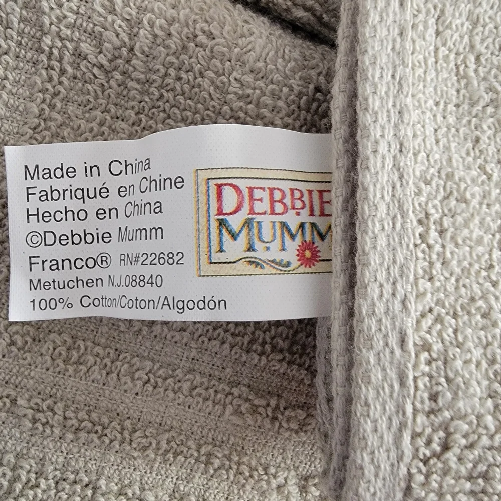 4 Debbie Mumm hand towels cotton green